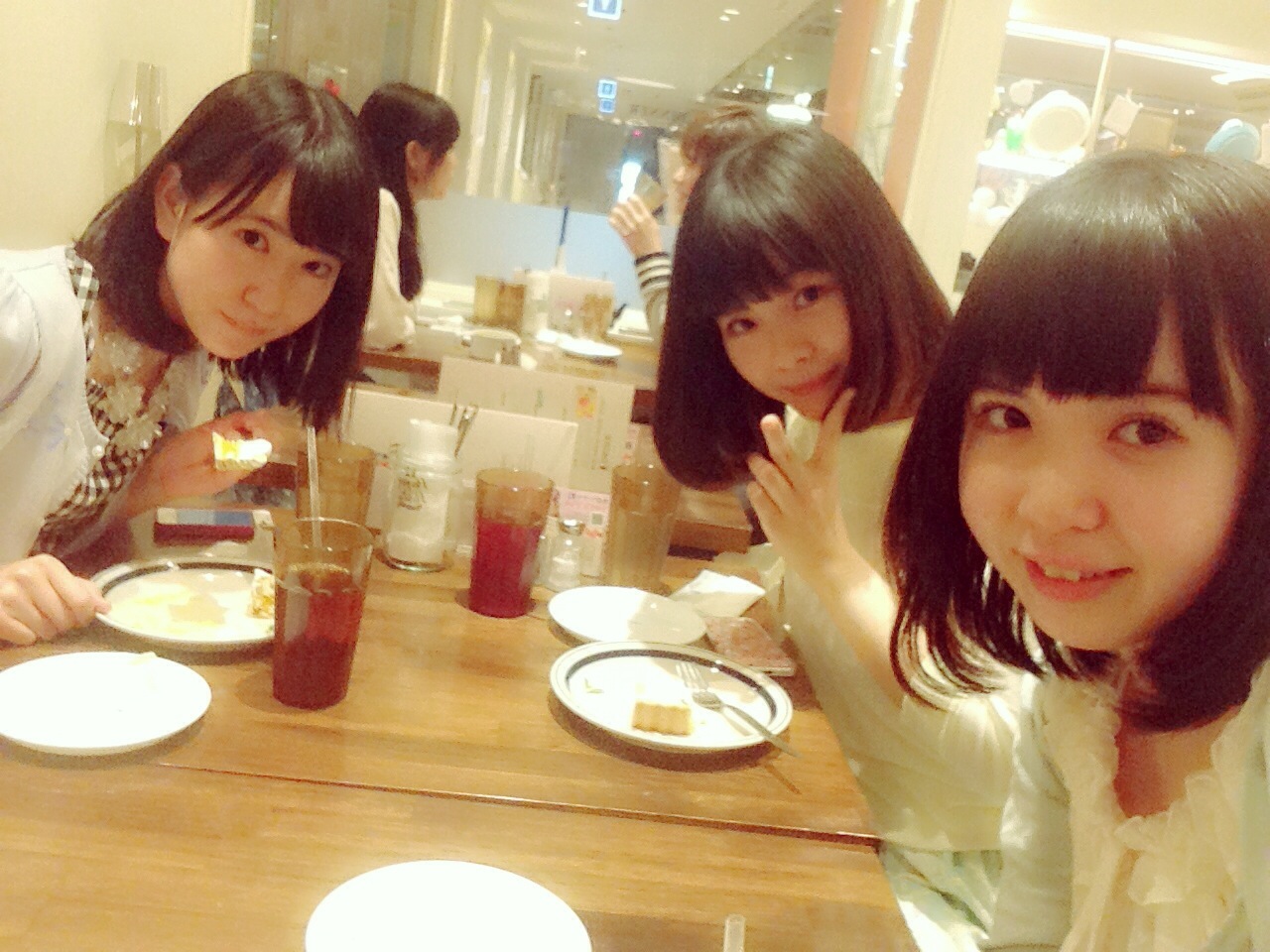 だいすきな2人 今日は七階 秋葉原 大阪のメイドカフェなら あっとほぉーむカフェ