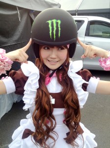 hitomiが「モンスターエナジー」のPRイベントに登場しました | 秋葉原